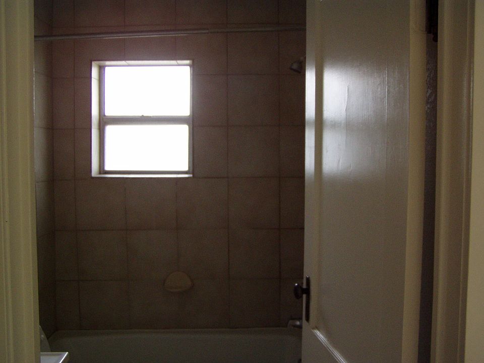 2nd image of 620 E Hadley Ave