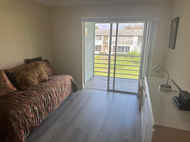 154 Windsor Dr #G — Photo 7