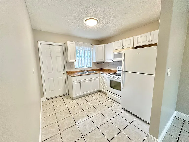 1841 SW 22nd St #A — Photo 5