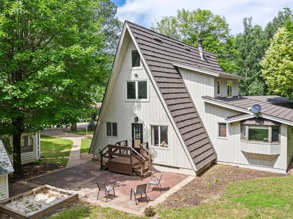 1813 Oak Ridge Dr, New Richmond, WI 54017