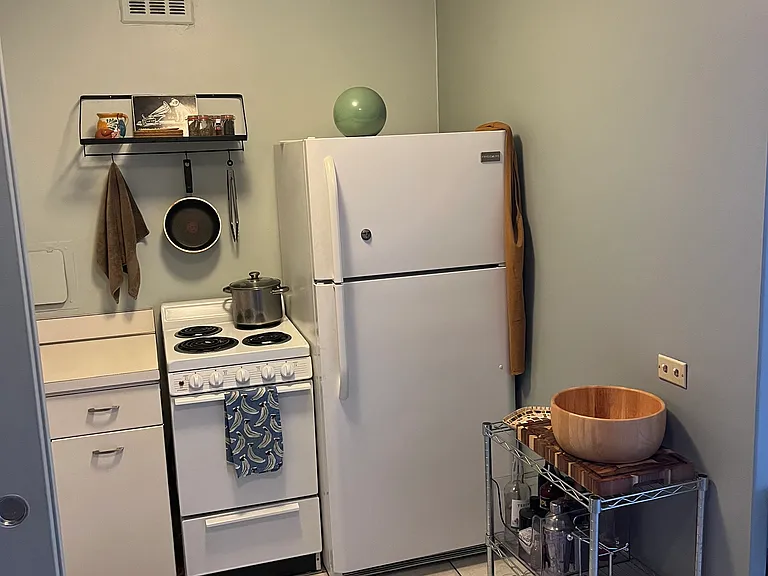 2400 N Lakeview Ave — Photo 3