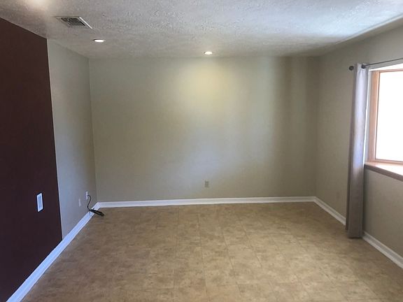 3rd image of 401 Mission Arch Dr