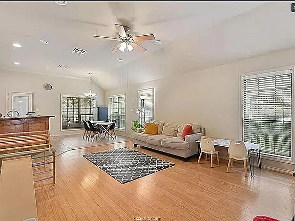 4 bed, 1804 sqft, $2,150 — Photo 3