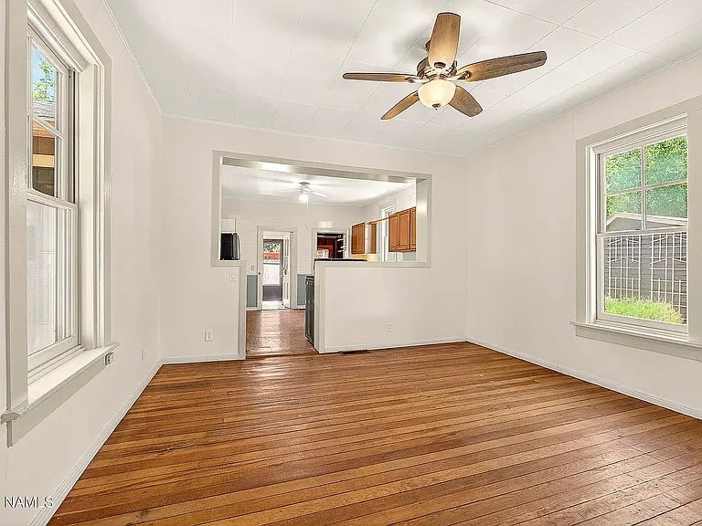 725 W Summit Ave — Photo 8