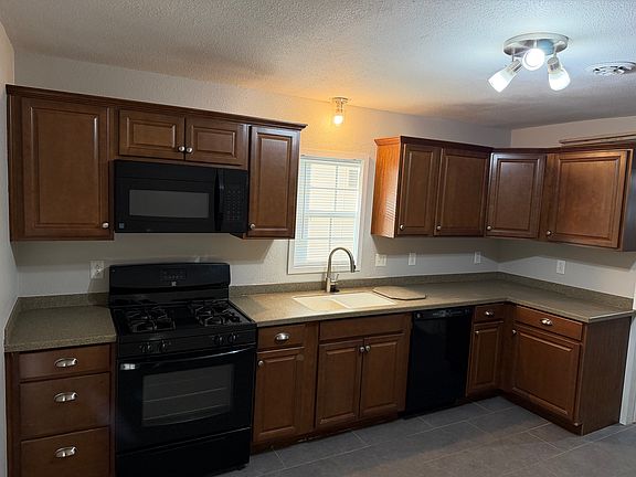 3rd image of 3133 E 10th St
