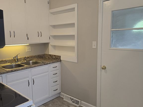 3rd image of 302 Penn Pl