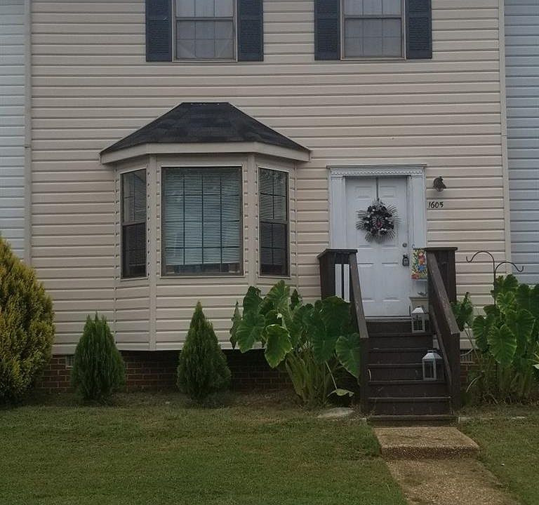 1st image of 1605 Skiffes Creek Cir