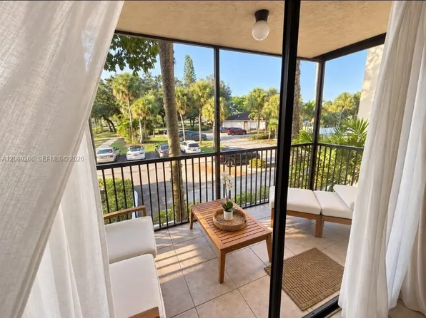 5530 NW 44th St APT 207C, Fort Lauderdale, FL 33319