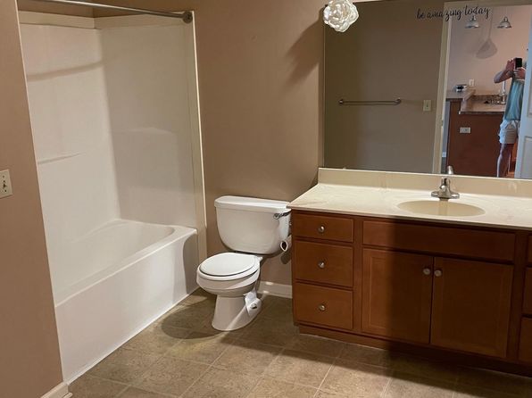 110 S Main St APT 3