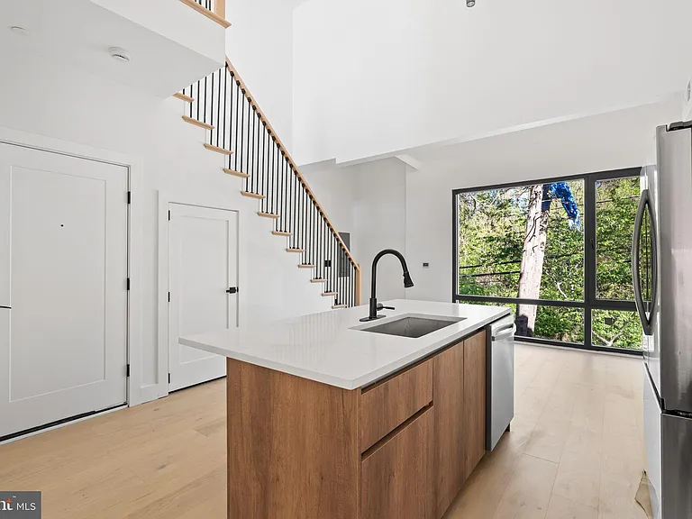 2504 41st St NW #9 — Photo 8