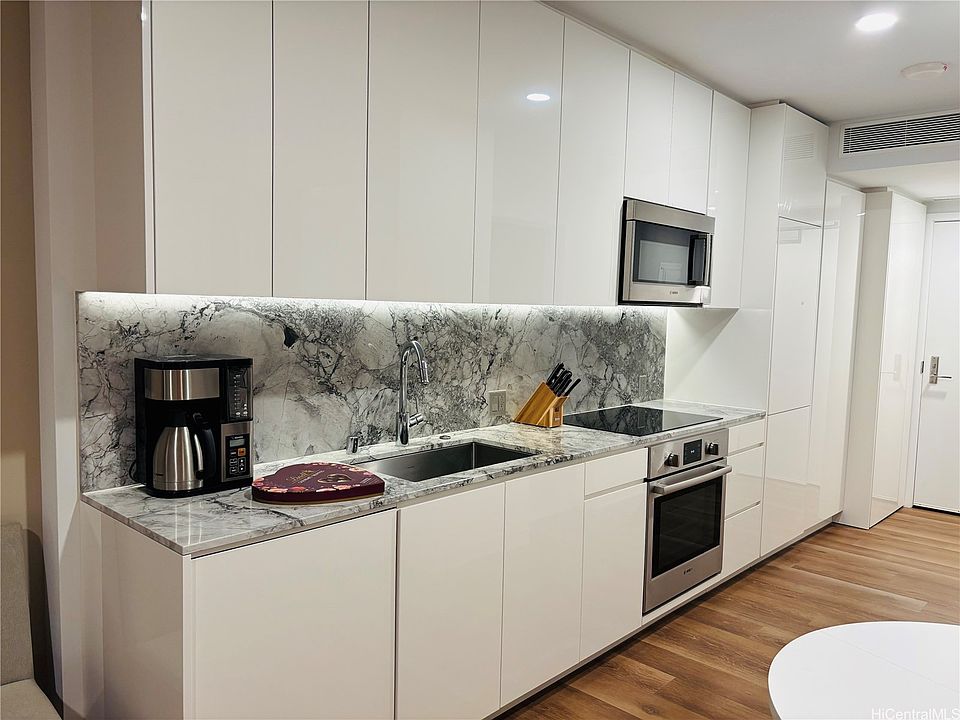 1st image of 987 Queen St #3010