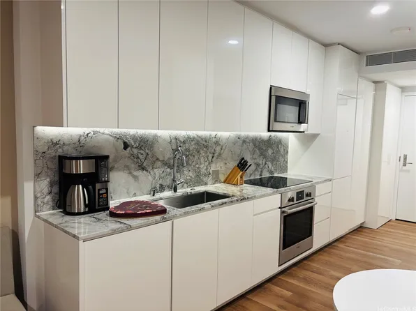 987 Queen St #3010, Honolulu, HI 96814