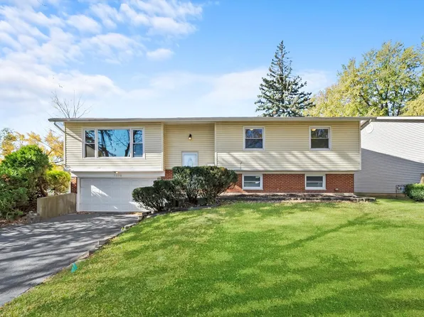 7008 Hawthorne Ln, Hanover Park, IL 60133