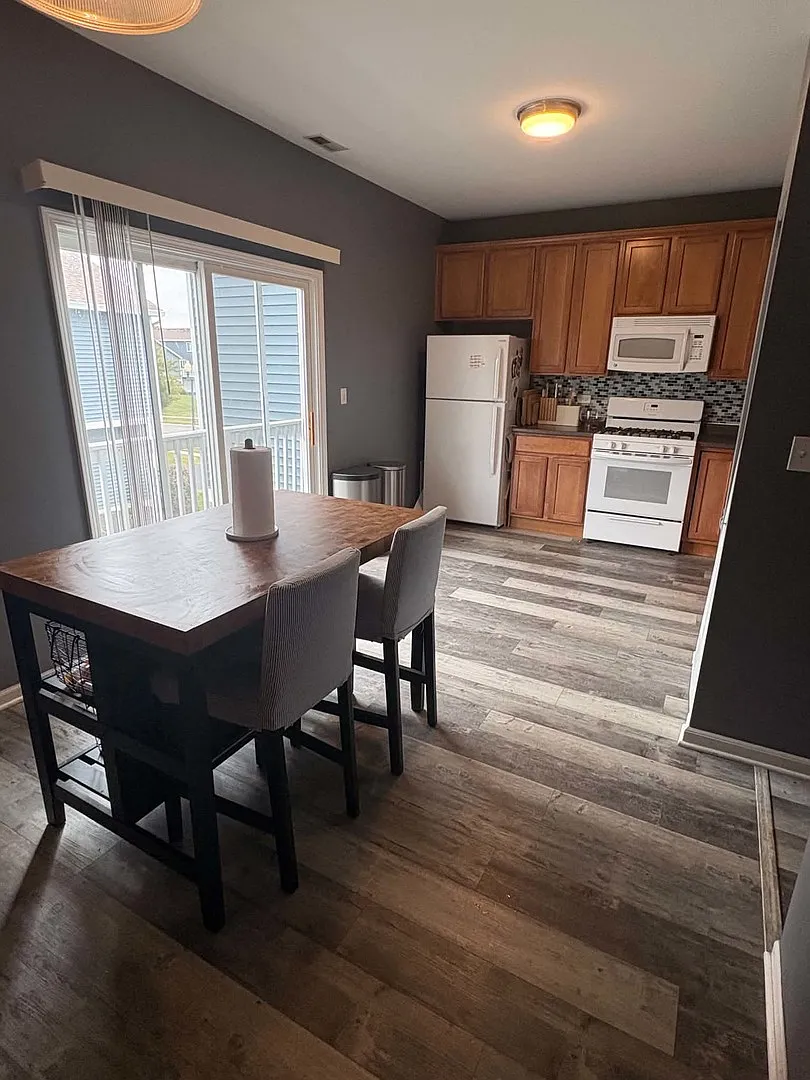 3 bed, 1.5 bath, 1659 sqft, $2,500 — Photo 4
