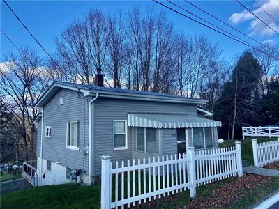 883 Main St, Saint Petersburg, PA, 16054