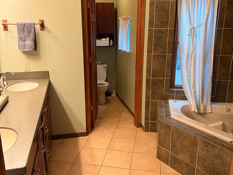 1406 Pond Rd — Photo 10