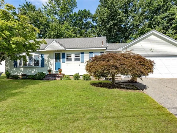 43 Crestwood Cir, Lawrence, MA 01843