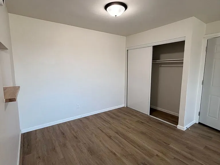 Aurora Apartments — Photo 15