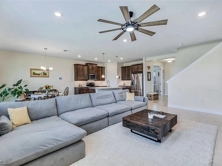 421 Coral Reef Pl — Photo 7