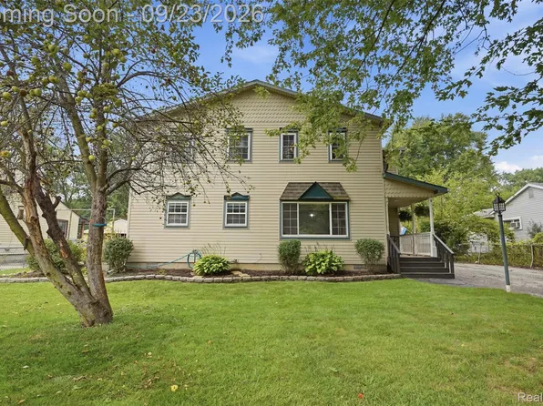 21860 Fenster St, Belleville, MI 48111