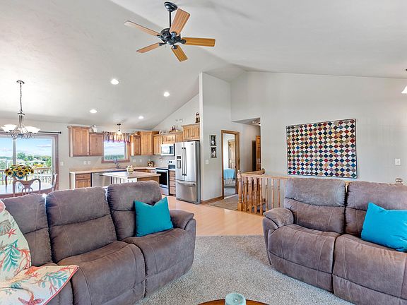4th image of 1544 Woodridge Ln #10