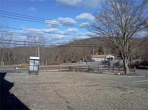 2nd image of 1085 Route 6