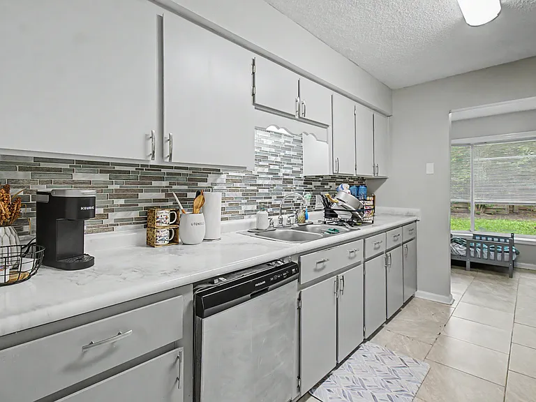 703 Woods Ct — Photo 6
