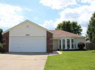 2525 Mary Phelps Dr, Pea Ridge, AR 72751