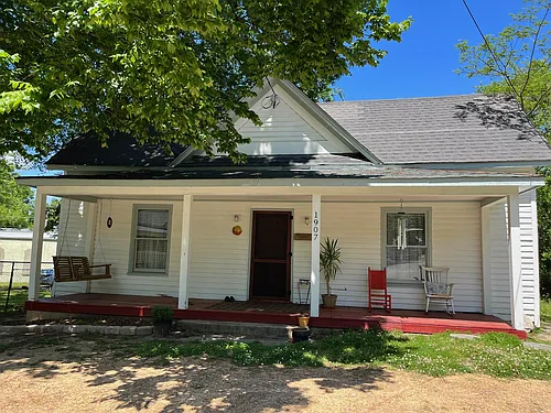 1907 Cardens Ln Photo 1
