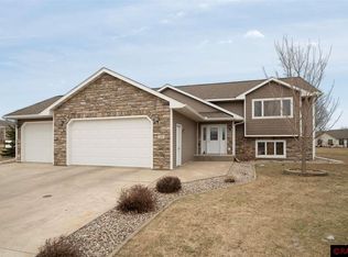 29 Arlington Ct, North Mankato, MN 56003
