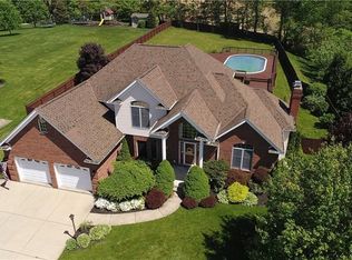 105 Rochelle Ln, Monaca, PA 15061