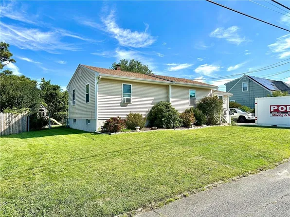 100 Robert Gray Ave, Tiverton, RI 02878