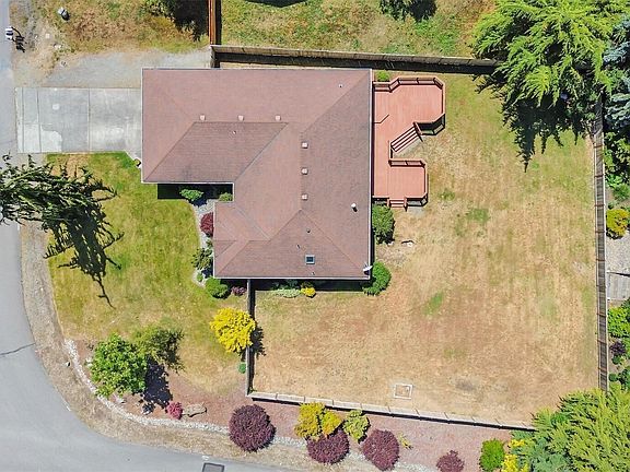 2nd image of 745 Erik Way