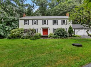 14 Lorraine Dr, Woodbridge, CT 06525
