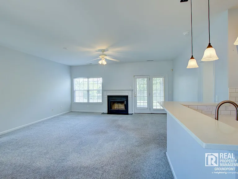 2815 Summertrees Blvd — Photo 4