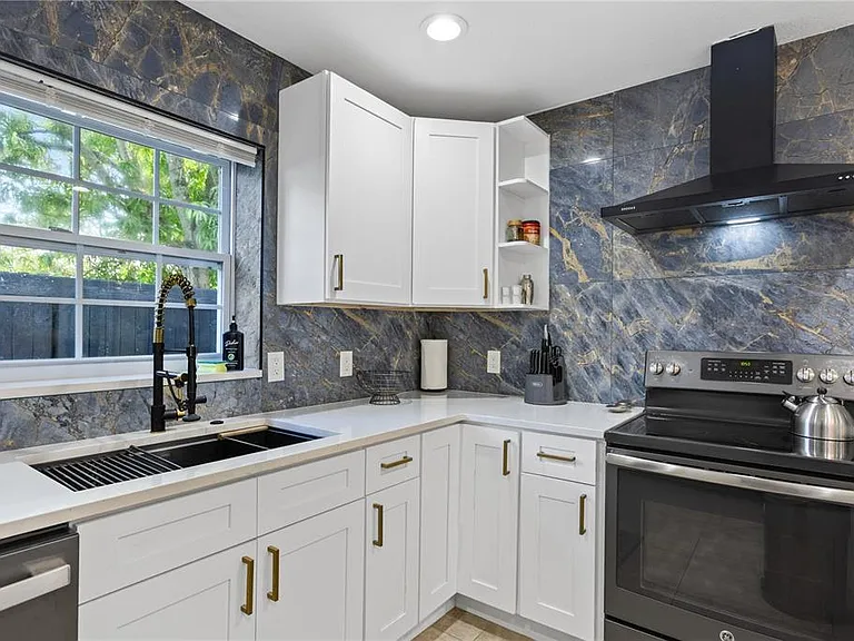 6822 S Wall St — Photo 4