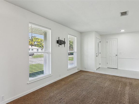 4th image of 545 Brookmeade Dr