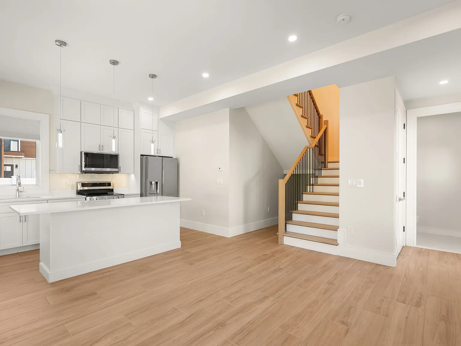 2 bed, 900 sqft, $2,700 — Photo 4