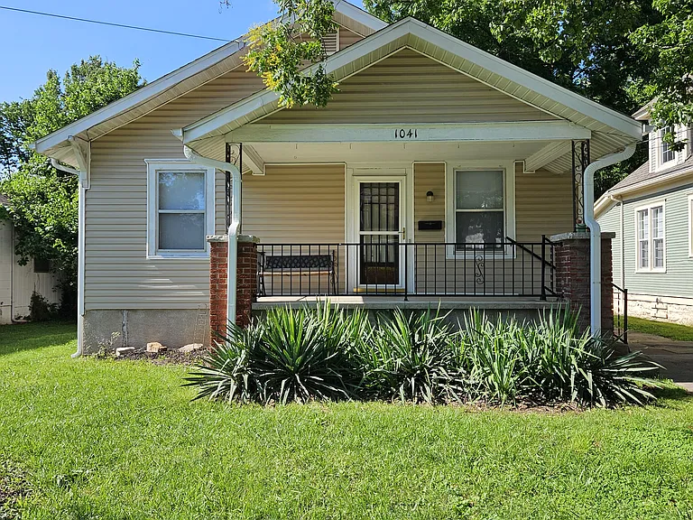 1041 W State St — Photo 1