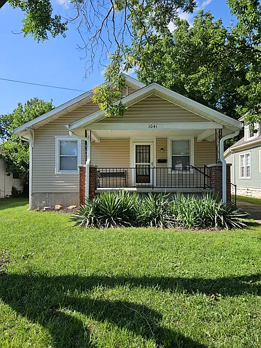 1041 W State St Photo 1