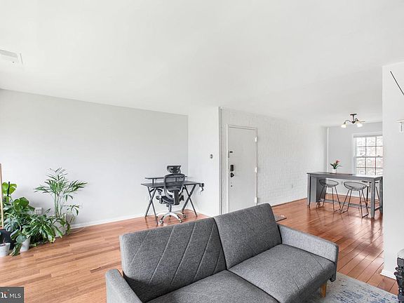 5th image of 788 Quince Orchard Blvd APT 201