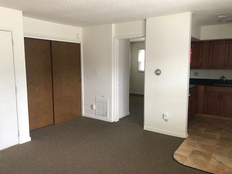 405 N State St — Photo 15