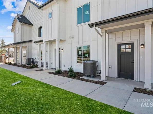 8246 W Mocha Ln, Garden City, ID 83714
