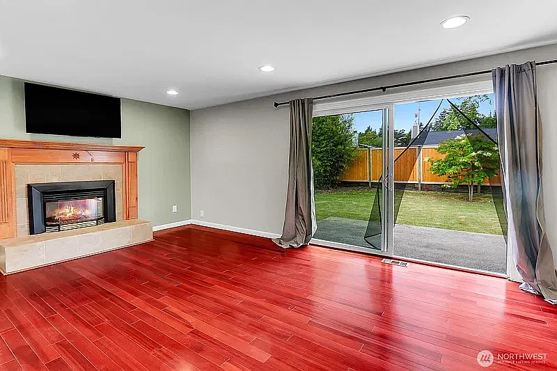 3 bed, 1220 sqft, $2,900 — Photo 4