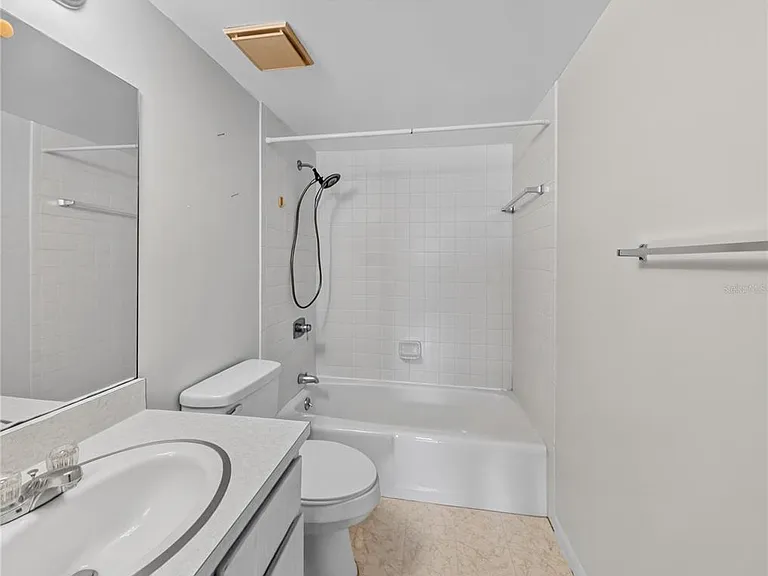 600 Fairways Cir #B — Photo 10