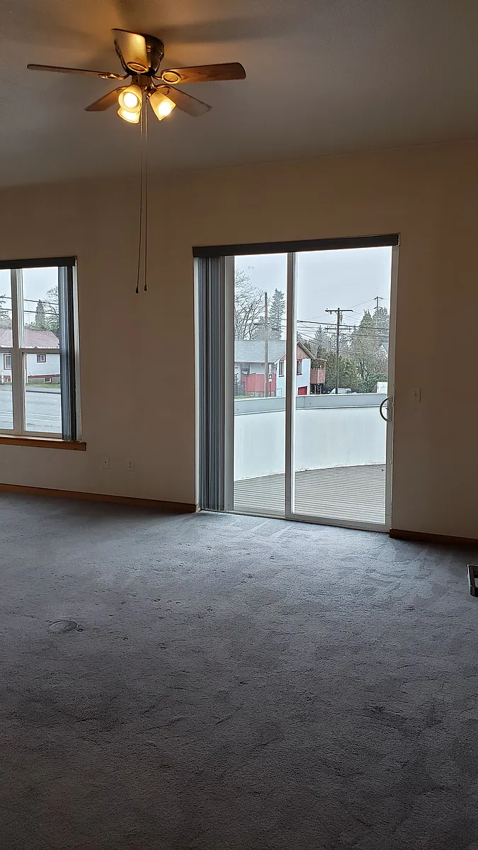 Building Photo - 1240 E Maple St #203