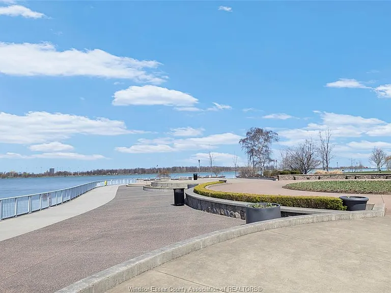 5125 Riverside Dr E #604 — Photo 40