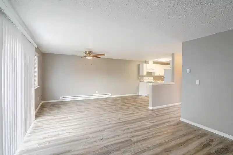 Creekside Apartments — Photo 4
