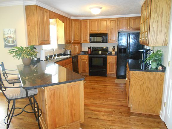 3rd image of 258 Chipaway Dr