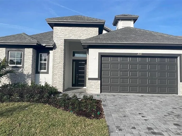 260 Hampton Loop — Photo 1